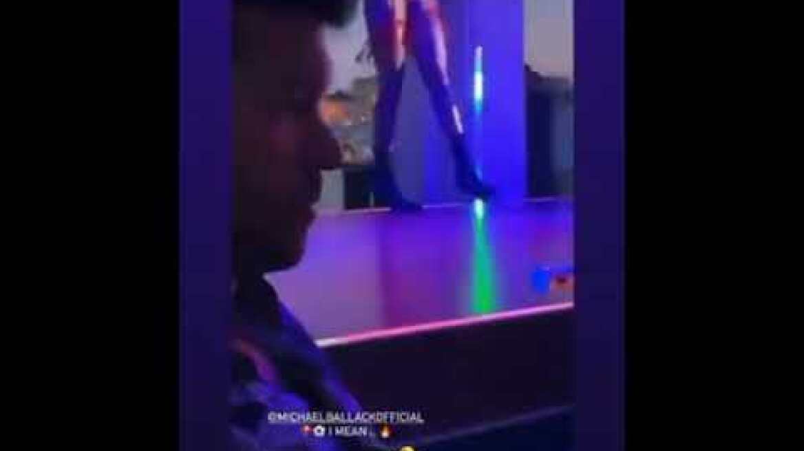 Michael Ballack watching the champions league final on his phone at a strip club 🤣🤣🤣🤣🤣🤣🤣😂😂