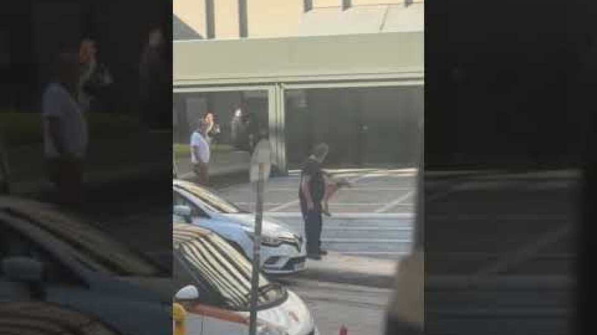 Το κλιμάκιο του Δήμου ενημέρωσε την Αστυνομία ενώ απομάκρυνε τα ζώα από την ταράτσα