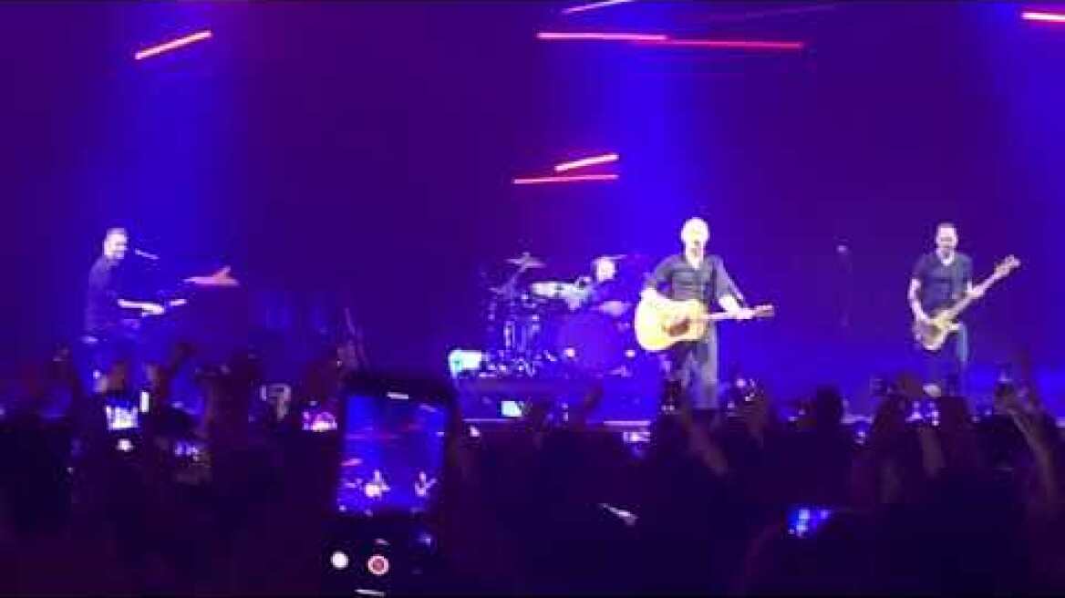 Ο Μπράιαν Άνταμς ταρακούνησε το ΟΑΚΑ