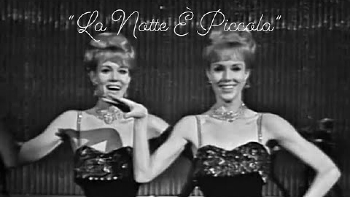 Το συγκινητικό τέλος των δίδυμων αδερφών Κέσλερ: Οι «εθνικές χορεύτριες» της Ιταλίας έφυγαν μαζί από τη ζωή στα 89 τους με υποβοηθούμενη αυτοκτονία Le Gemelle Kessler “La Notte È Piccola” HD (Sigla d’Apertura di Studio Uno 1965)