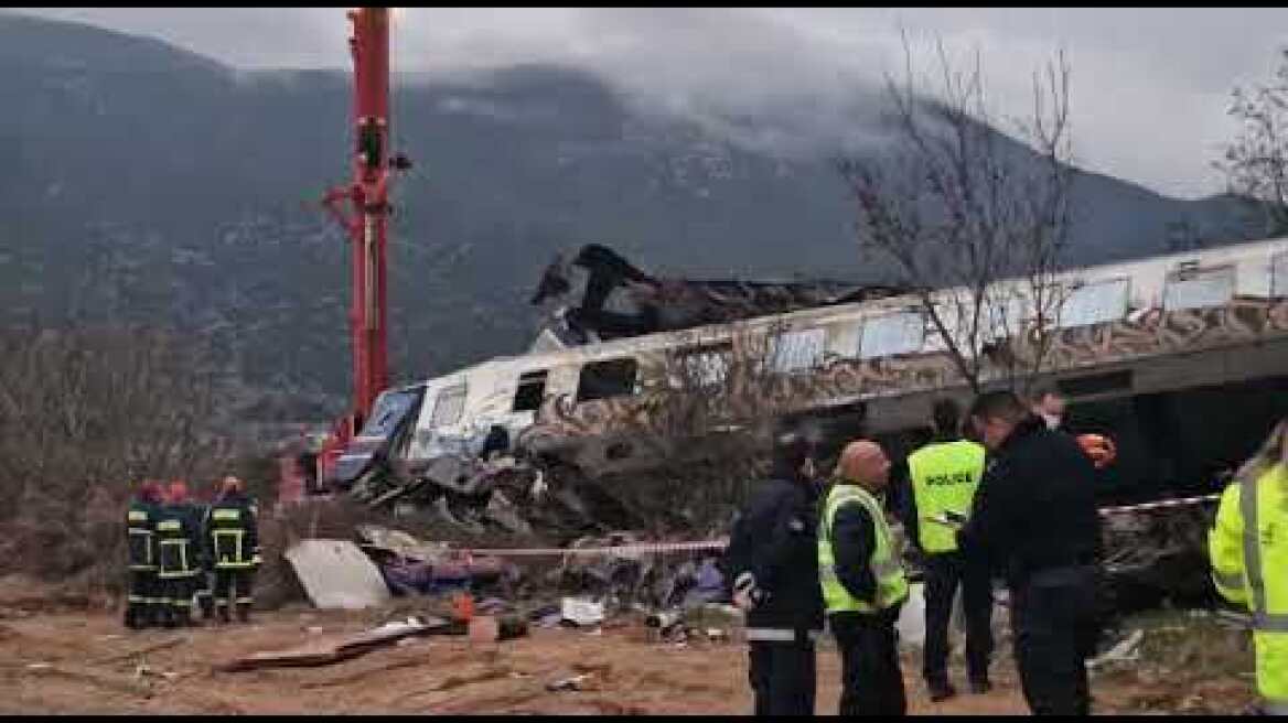 Σύγκρουση τρένων - Οι πρώτες πρωινές εικόνες