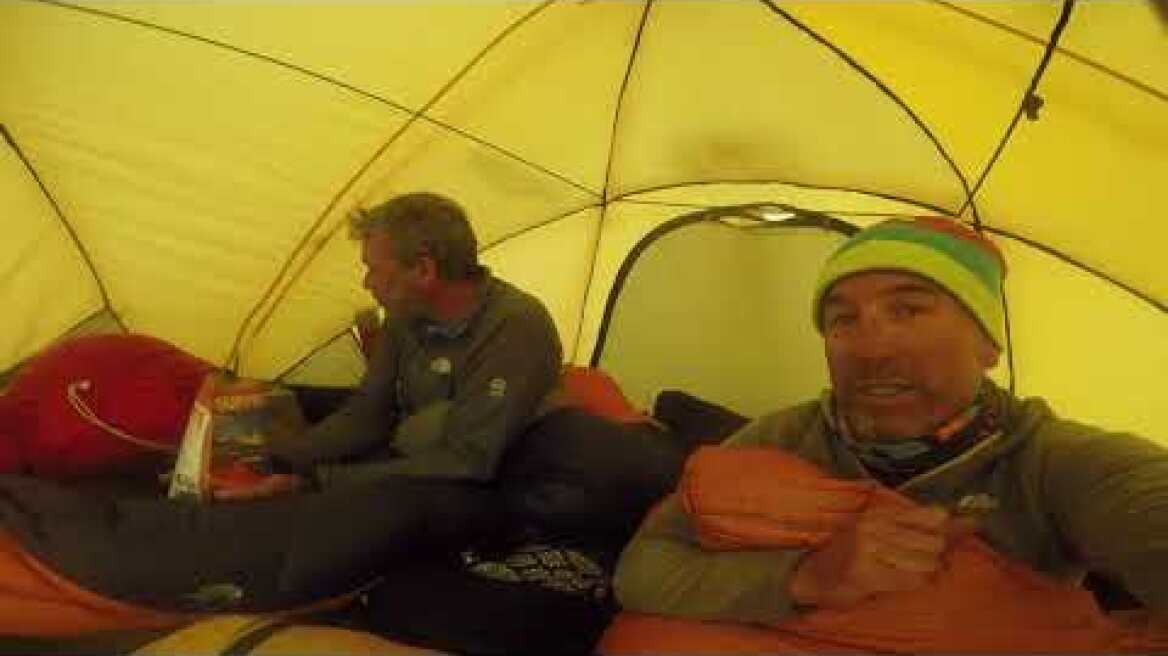 Mount Manaslu 8.163m: Η ελληνική σημαία κυματίζει στην 8η ψηλότερη κορυφή του κόσμου