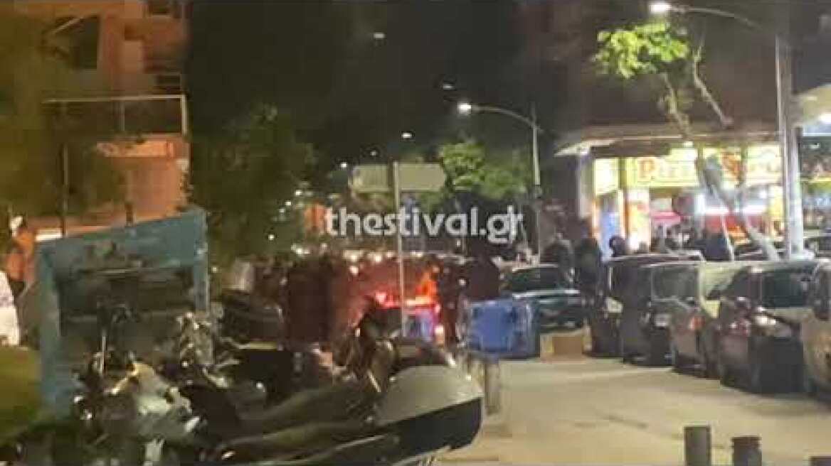 Thestival.gr Πυρπόλησαν κάδο στην Αρμενοπούλου