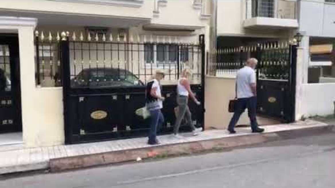 Πλάνα από το σπίτι φαρμακοποιού