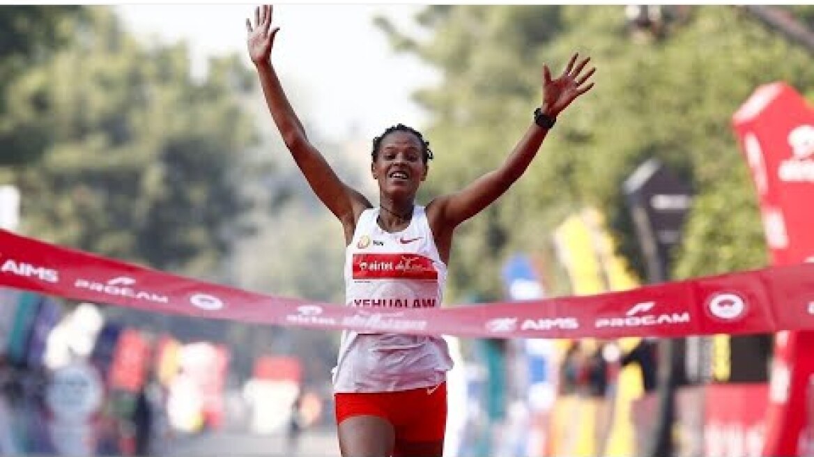 Yalemzerf Yehualaw Of Ethiopia Wins The Women 2022 London Marathon