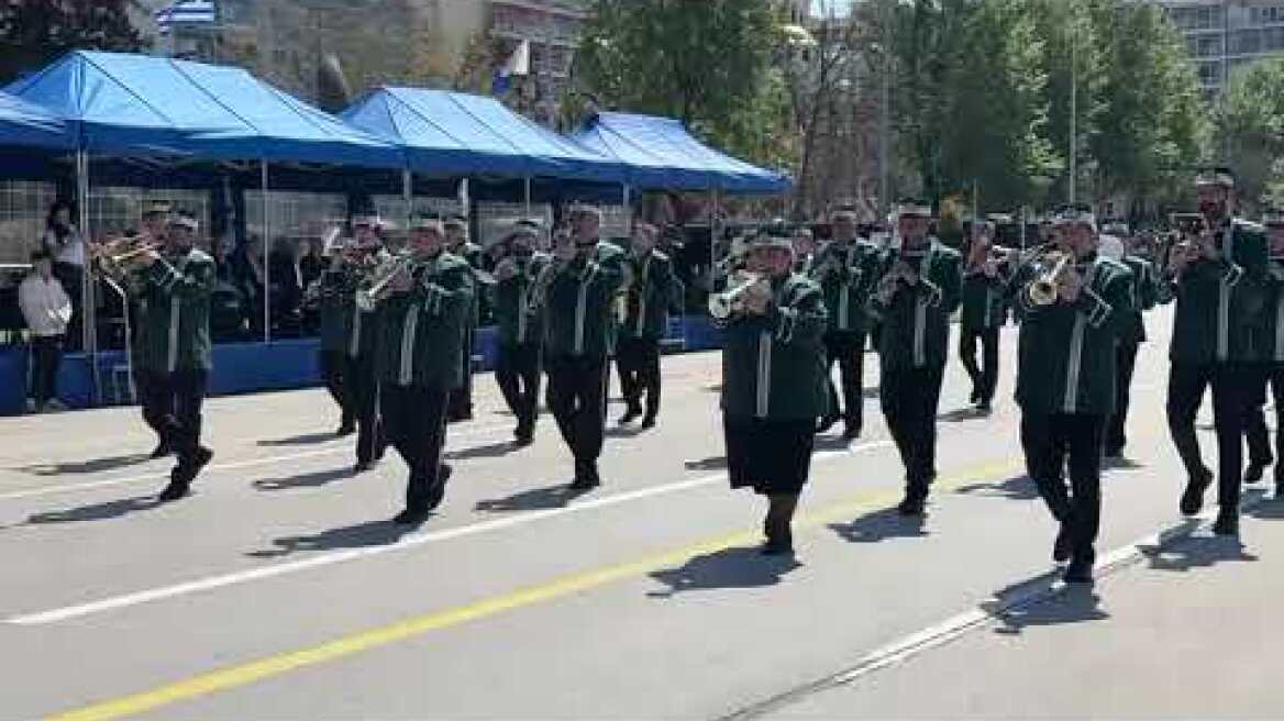 Ξεκίνησε η μεγαλειώδης παρέλαση για τον εορτασμό της Επανάστασης του 1821 στη Θεσσαλονίκη (3)