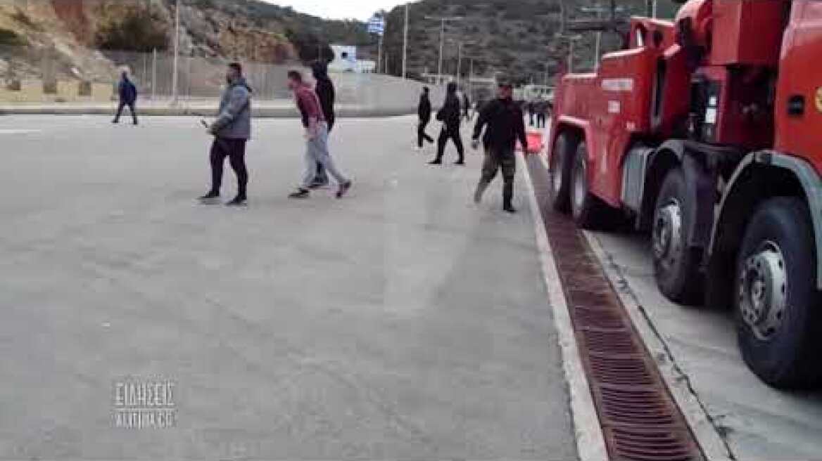 ΜΑΤ στο λιμάνι Μεστών Χίου