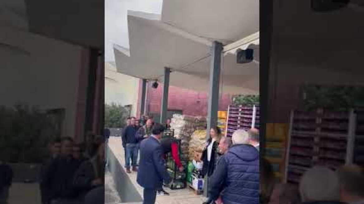 Ο Άδωνις Γεωργιάδης στην Κεντρική Λαχαναγορά Αθηνών