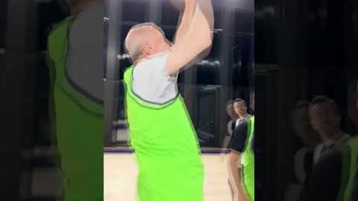 Erdogan plays basketball with colleagues
