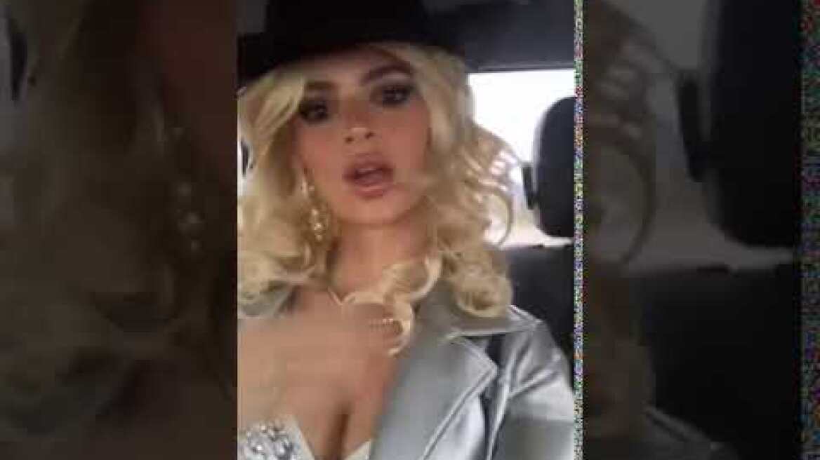 Η Εμιλι Ρατακόφσκι είναι ένα σέξι... cowgirl 1