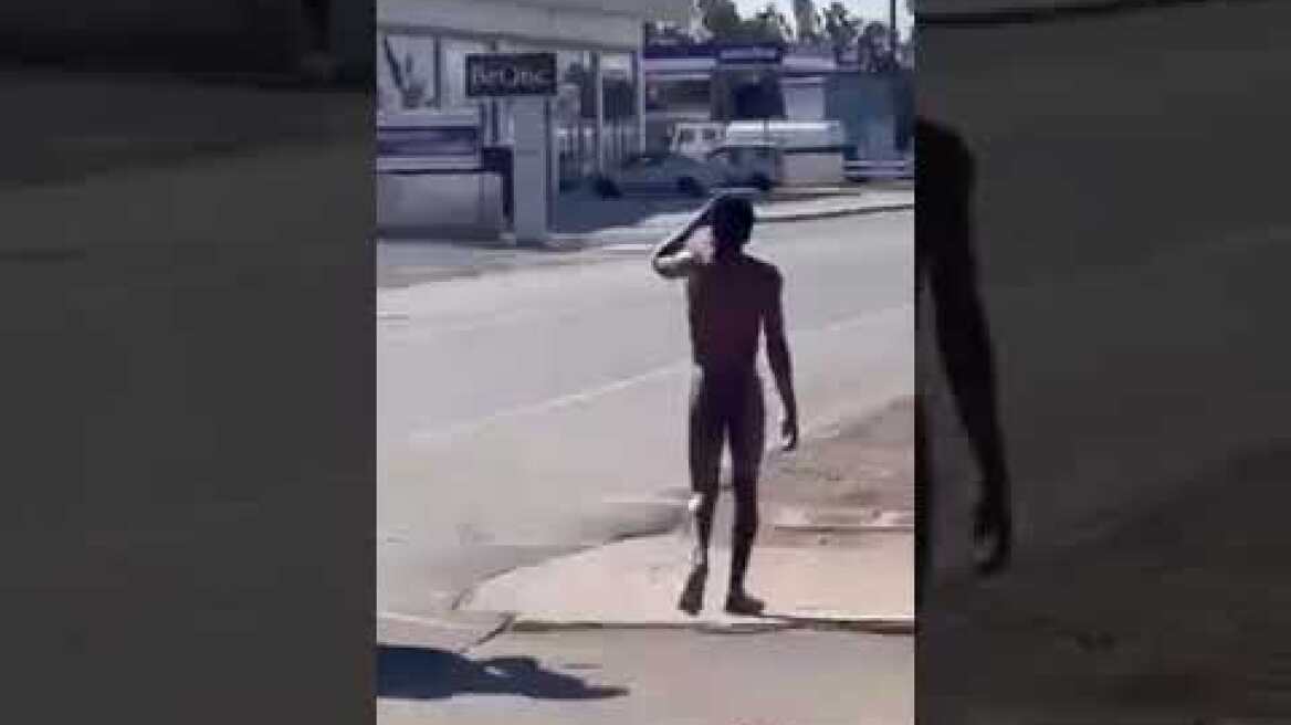 Κύπρος: Αλλοδαπός γυμνός στη πόλη