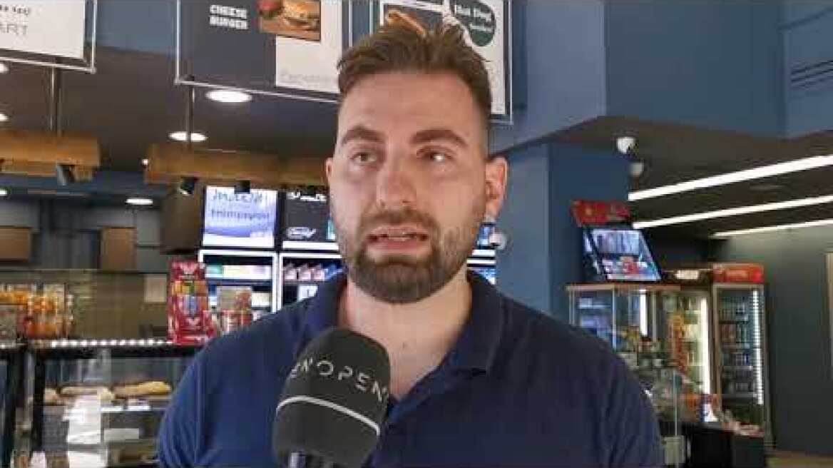 Αυτοκίνητο παρέσυρε δύο νεαρές κοπέλες και κατέληξε σε βιτρίνα ζαχαροπλαστείου