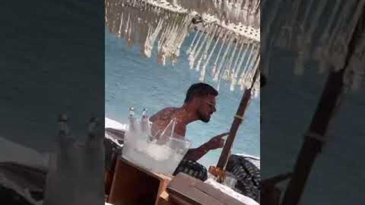 Ο Μικέλε Μορόνε στην Μύκονο