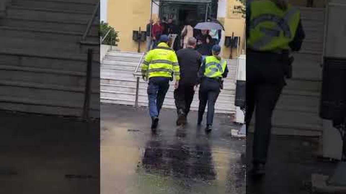 Στην Ευελπίδων ο Βασίλης Μπισμπίκης για το τροχαίο που προκάλεσε στη Φιλοθέη