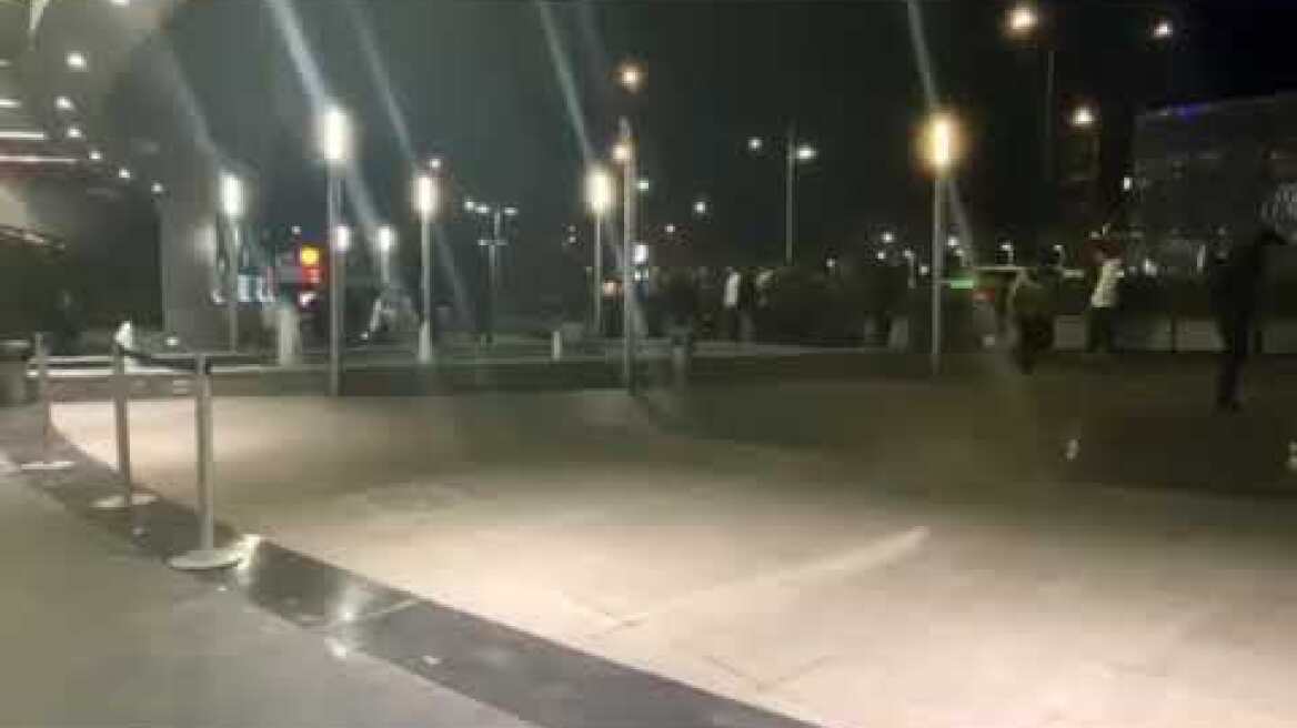 Συμπλοκή ανηλίκων σε εμπορικό κέντρο στον Άγιο Δημήτριο - Τρεις τραυματίες