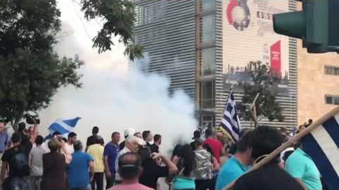 Δακρυγόνα - Εγκαίνια ΔΕΘ