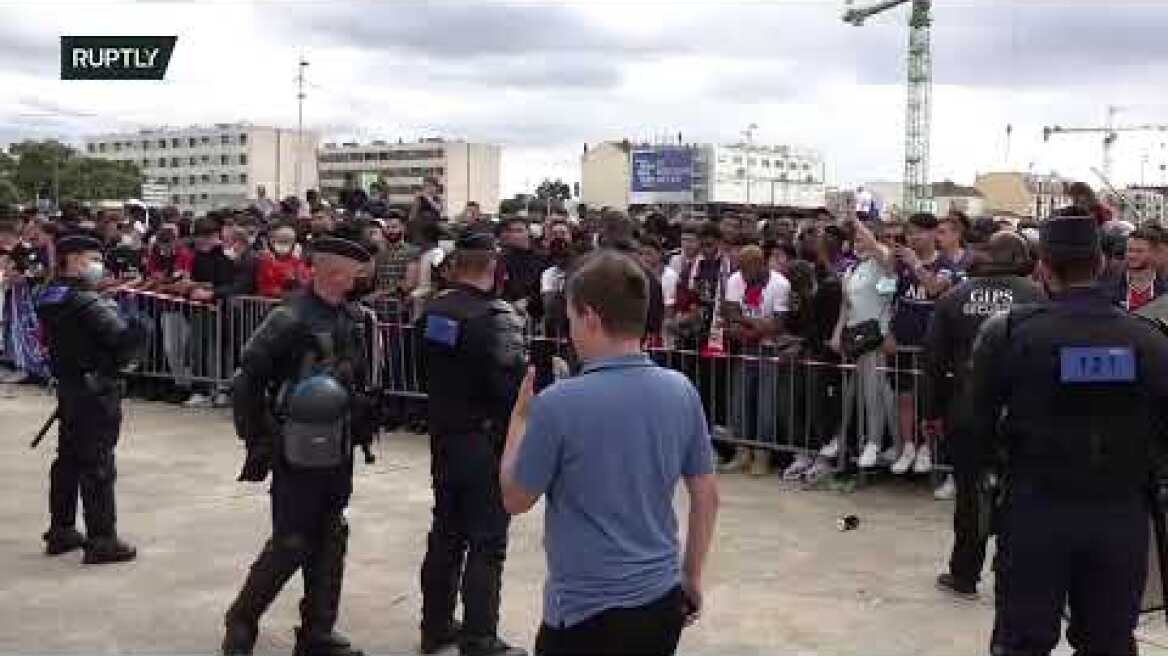 LIVE: Fans gather at Paris airport as Messi expected to land