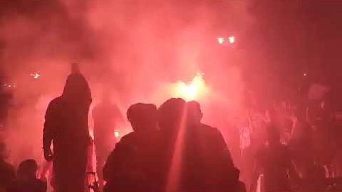 Έξαλλοι πανηγυρισμοί στην Πάτρα για τον τροπαιούχο Ολυμπιακό