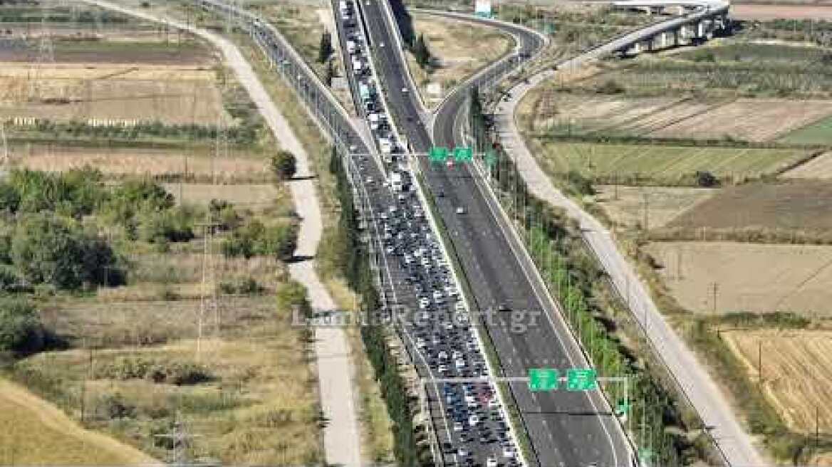 LamiaReport.gr: Ουρές χιλιομέτρων έξω από τη Λαμία στην εθνική οδό