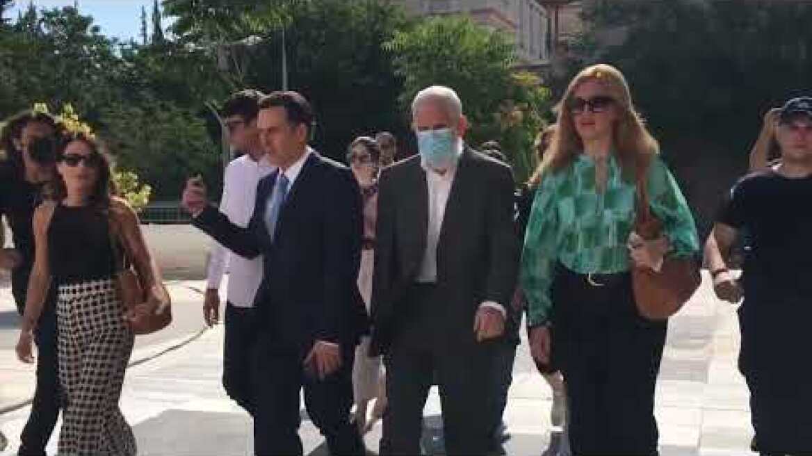 Στο Μικτό Ορκωτό ο Πέτρος Φιλιππίδης συνοδεία των δικηγόρων του