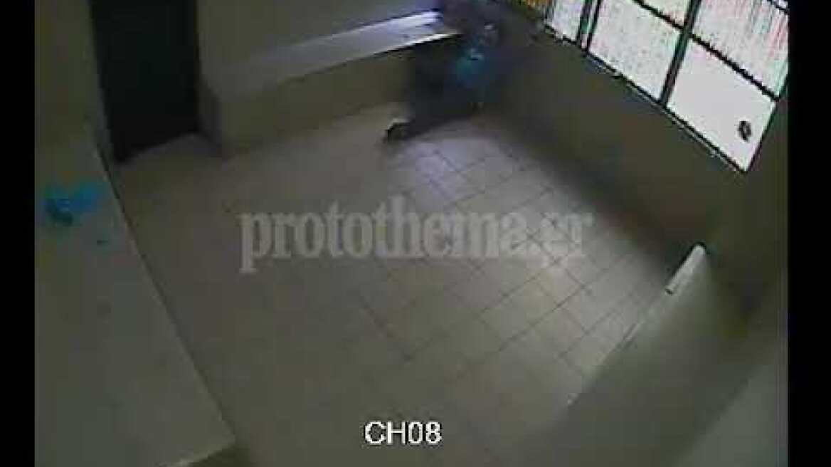 Οδηγός ταξί κατήγγειλε αστυνομικούς του Α.Τ Ομόνοιας για βασανισμό