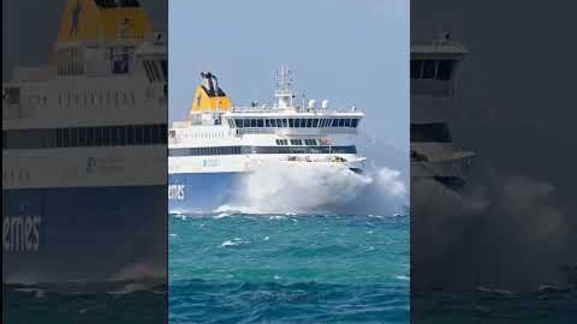 Το Blue Star Naxos δίνει «μάχη» με τους βοριάδες στη Νάξο