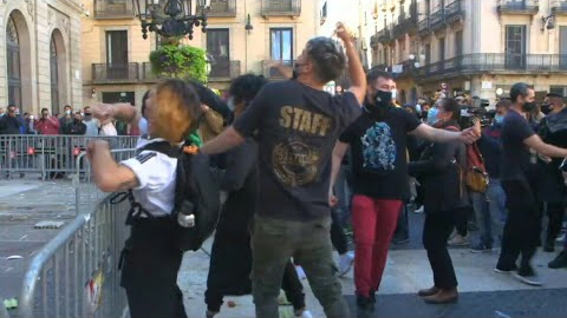 Protest in Barcelona after bars and restaurants are shut | AFP