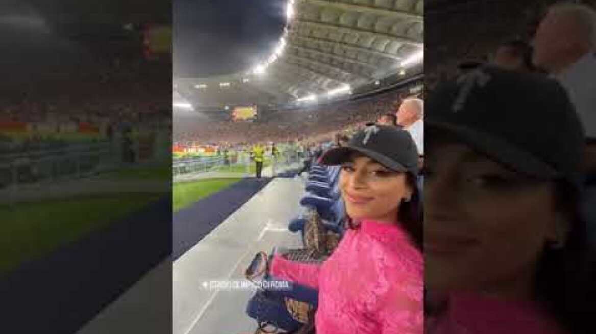 Ο Σνικ με την κοπέλα του στο Ολίμπικο της Ρώμης για το Ρόμα-Μπέτις