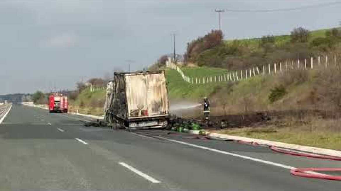 Thestival.gr Κατάσβεση στο φορτηγό στην Άσσηρο