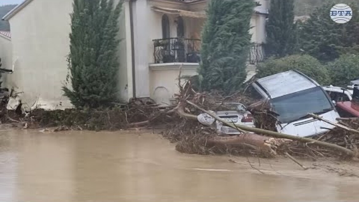 Тече евакуация във ваканционно селище Елените