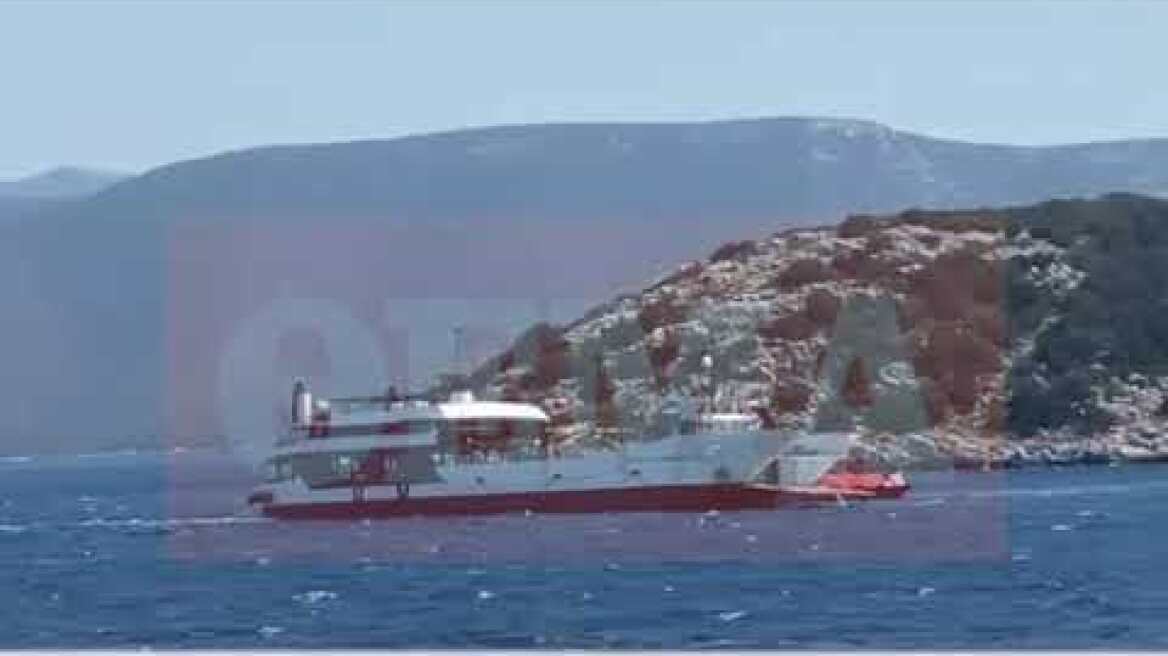 Εύβοια: Σε εξέλιξη η επιχείρηση αποκόλλησης του φέρι μποτ από ξέρα στα Στύρα (3)