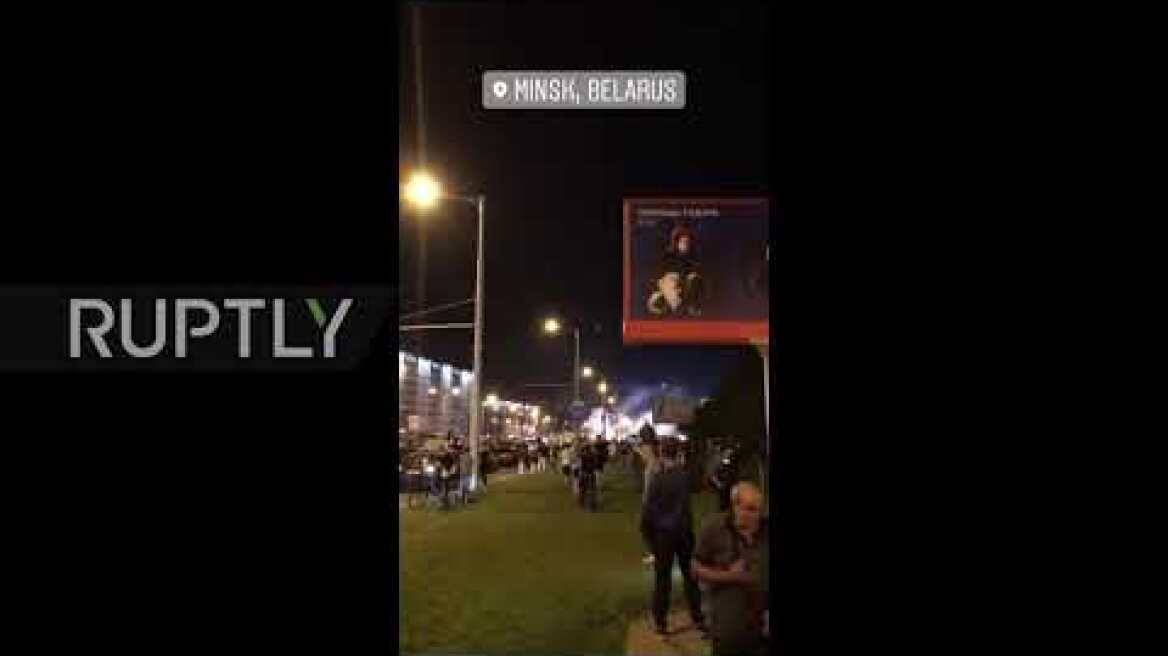 Belarus: Police disperse protesters using stun grenades and rubber bullets in Minsk