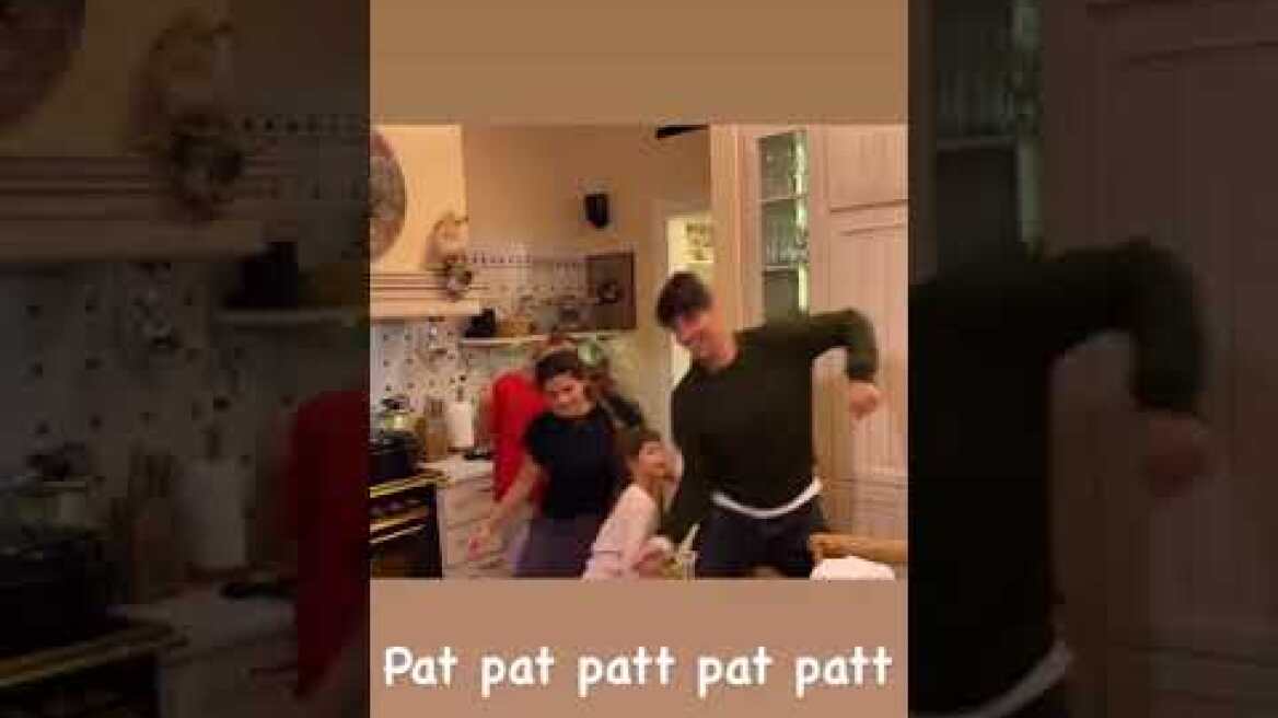 Ο Σάκης Ρουβάς χορεύει με τις κόρες του