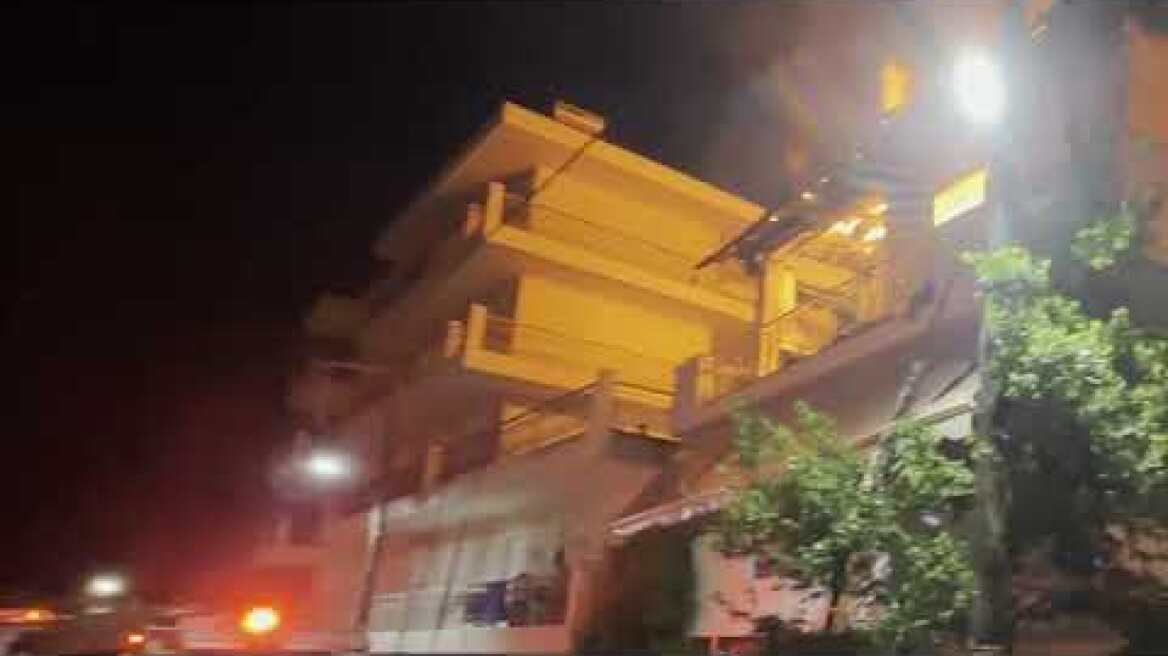 Θήβα: Μεγάλη φωτιά σε πολυκατοικία - Ένας τραυματίας στο Νοσοκομείο.