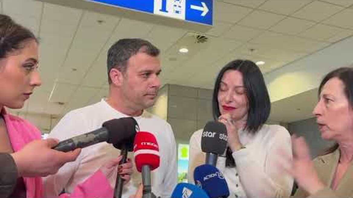 Ελληνες επιστρέφουν από το Ντουμπάι (2)