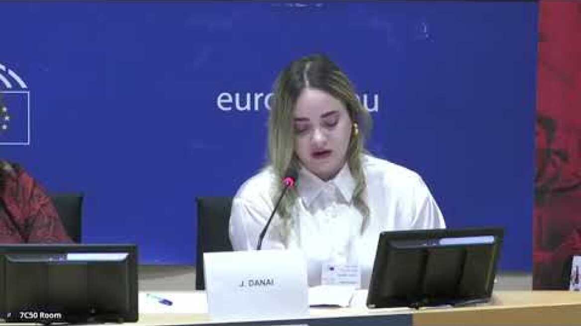 Συγκλόνισε στο Ευρωκοινοβούλιο η 20χρονη που ο πατέρας της δολοφόνησε με 17 μαχαιριές τη μάνα της στο Μενίδι: Είμαι εδώ για όσα παιδιά έμεναν πίσω Συγκλονίζει η 20χρονη κόρη της γυναίκας που δολοφονήθηκε με 17 μαχαιριές στη μέση του δρόμου