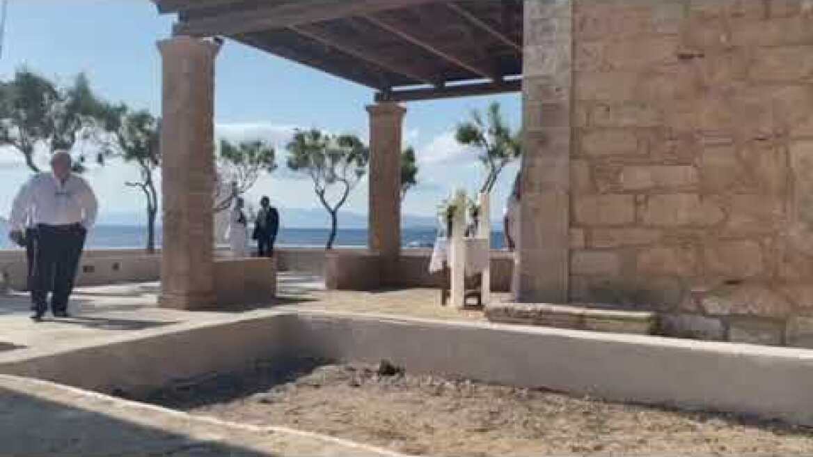 Ο γάμος του Πάνου Μουζουράκη στην Αίγινα