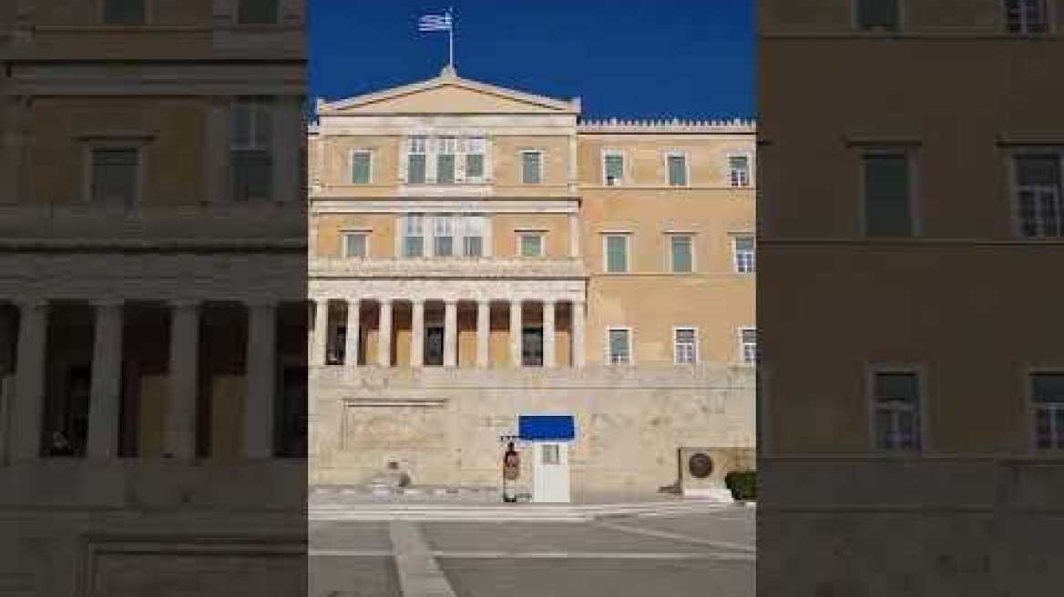 Ευζωνες: καύσωνας Σύνταγμα (1)