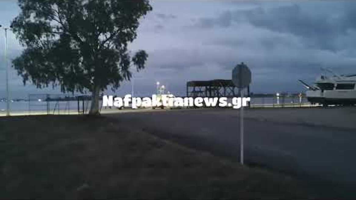 Η σορός του άτυχου πιλότου μεταφέρεται στο νοσοκομείο