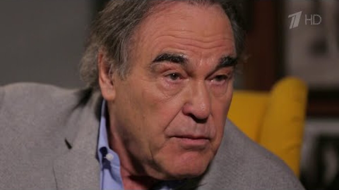 Знаменитый американский кинорежиссер Оливер Стоун привился российской вакциной от COVID-19.