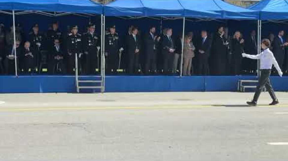 Ξεκίνησε η μεγαλειώδης παρέλαση για τον εορτασμό της Επανάστασης του 1821 στη Θεσσαλονίκη (5)