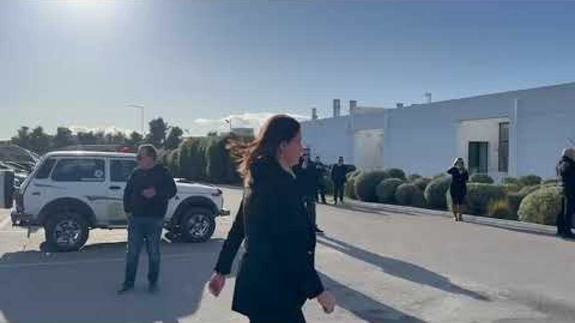 Η Νίκη Κεραμεως στο τελευταίο αντίο στον Γιώργο Παπαδάκη