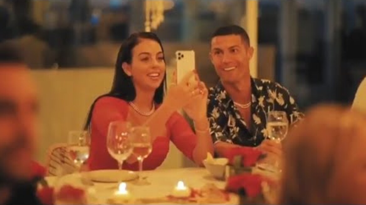 CRISTIANO RONALDO & GEORGINA RODRIGUEZ SHARES THERE SWEET COUPLE MOMENTS THIS SUMMER #NEWVIDEO