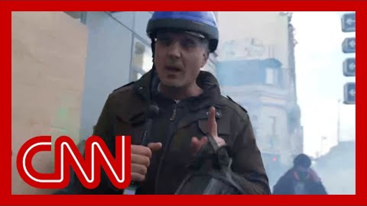 CNN reporter hit with tear gas during live broadcast