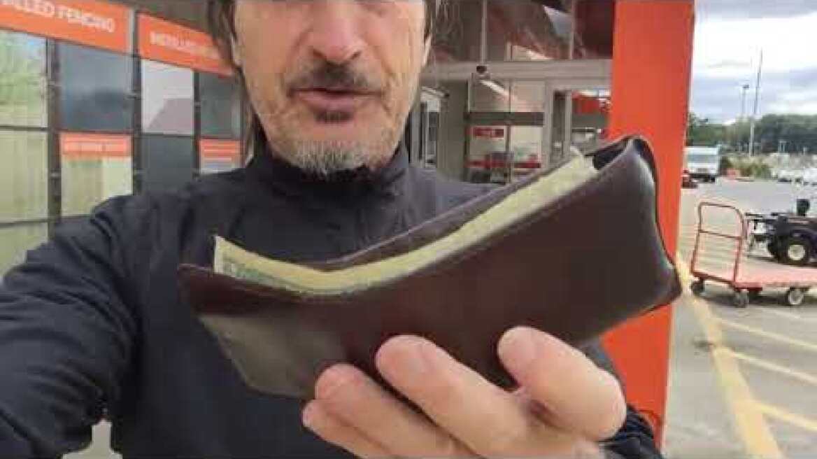 Ελληνας-ζωντανός θρύλος του Studio 54, βρίσκει και παραδίδει πορτοφόλι με πάνω από 1.000 δολάρια