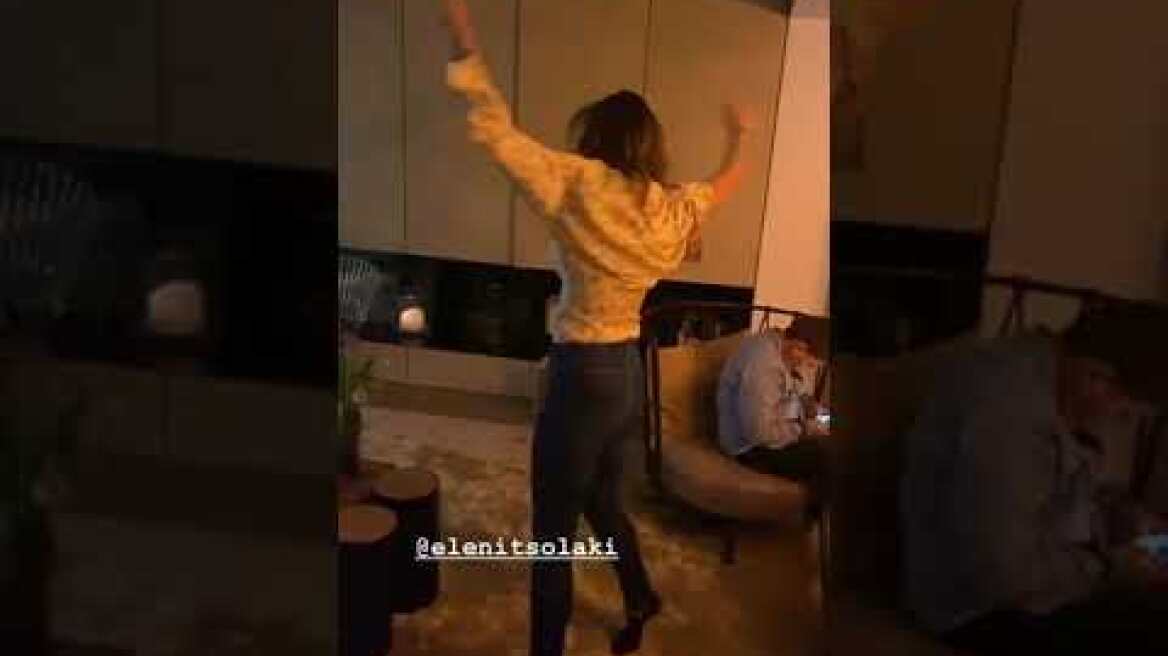 Ελένη Τσολάκη: Το πάρτι έκπληξη για τα γενέθλιά της και το... ζεϊμπέκικο