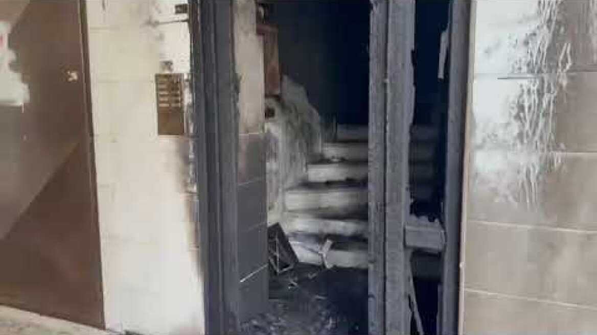 Έκρηξη και φωτιά σε πιλοτή πολυκατοικίας στην Καλαμαριά - Άγνωστοι έβαλαν τρία γκαζάκια