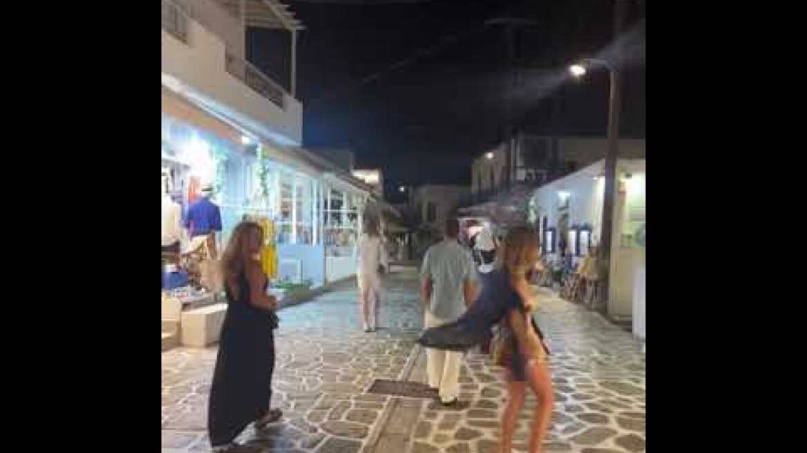 H Sydney Sweeney απολαμβάνει της διακοπές στην Ελλάδα (2)