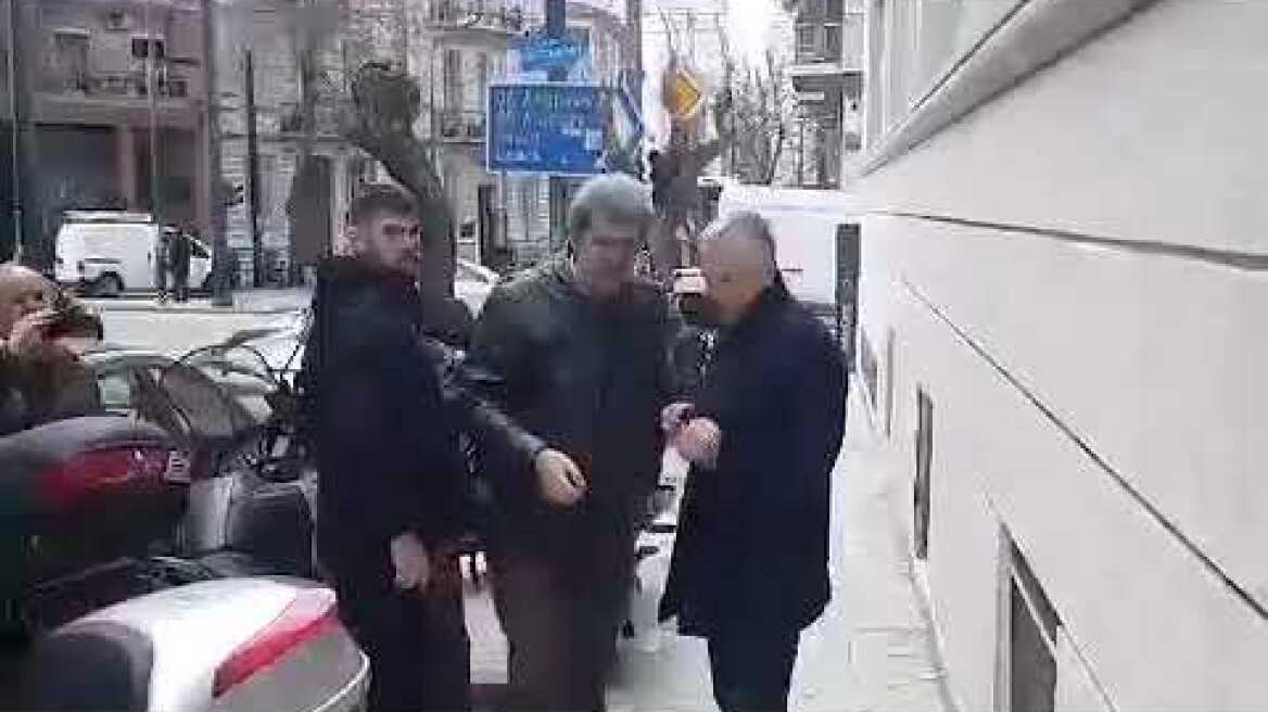 Σόου Πολάκη: Βγήκε με την ντουντούκα να πει «μόνο εγώ σας νοιάζομαι» στις καθαρίστριες