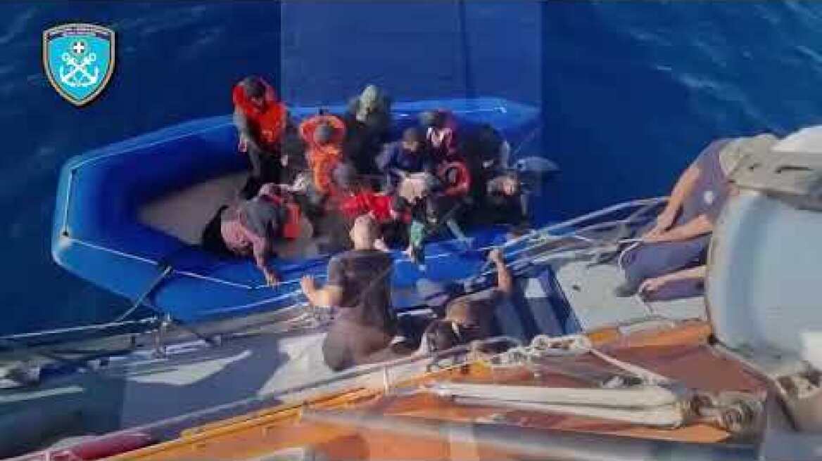Διάσωση 13 ατόμων και σύλληψη του διακινητή τους στη Σάμο (01/08/23)